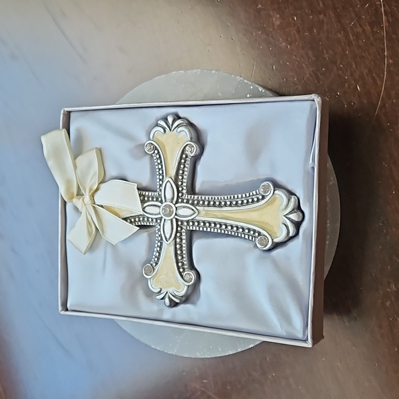 Cross ornament.   Perfect for a gift - Picture 4 of 4